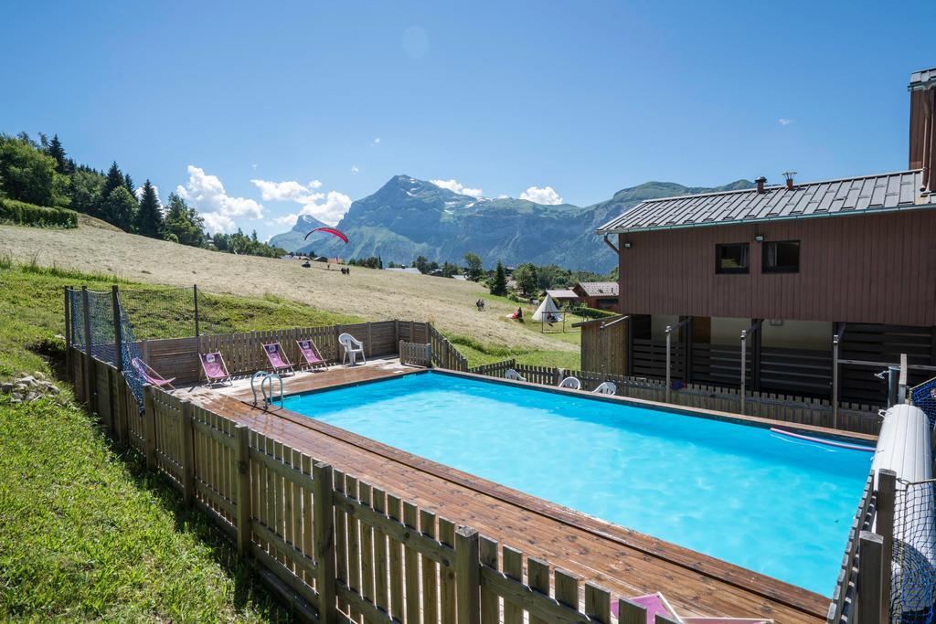 Village De Vacances Les Flocons Verts Les Carroz d'Araches Exterior photo